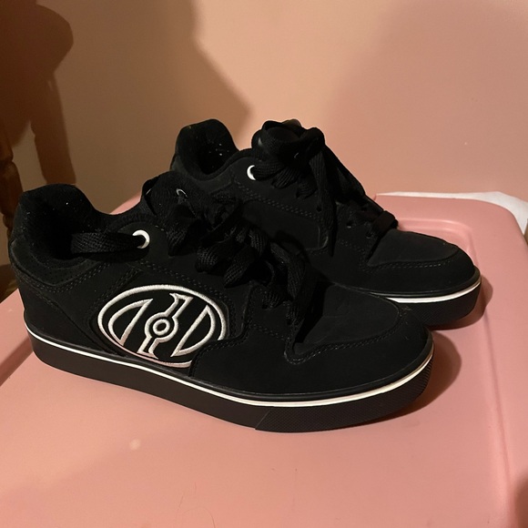 Heelys Other - SKATER SHOES! HEELYS BRAND  SIZE 4 youth-pre owned